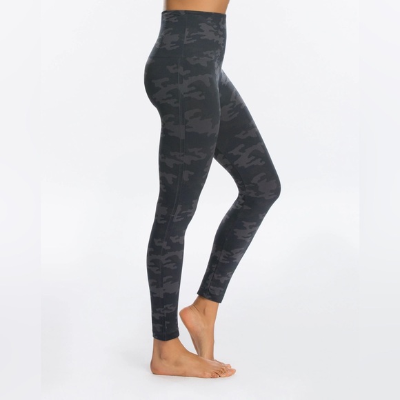 Spanx Look At Me Now Womens Camo 7/8s Length Leggings High Rise Size Small - Picture 1 of 9